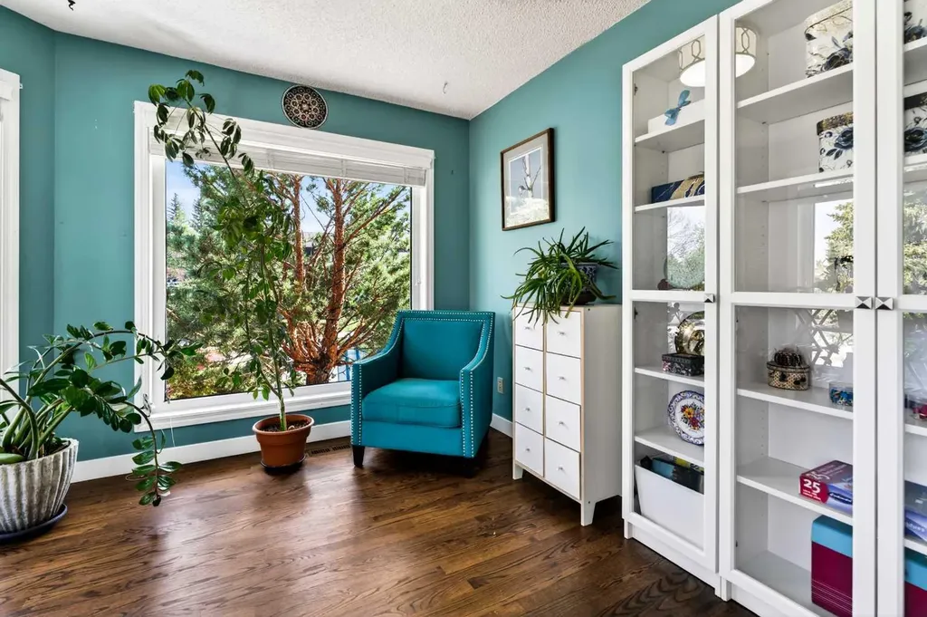876 Shawnee Drive SW Calgary AB T2Y 1X3