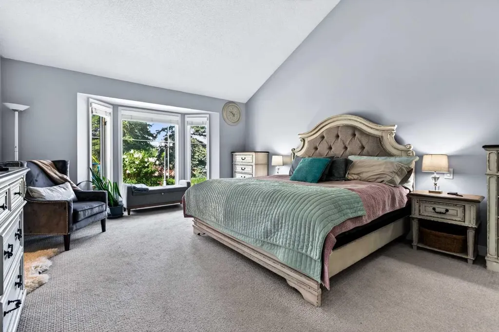 876 Shawnee Drive SW Calgary AB T2Y 1X3
