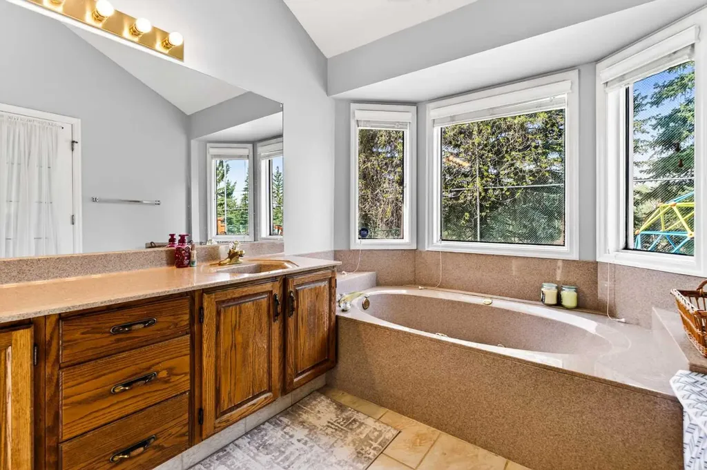 876 Shawnee Drive SW Calgary AB T2Y 1X3