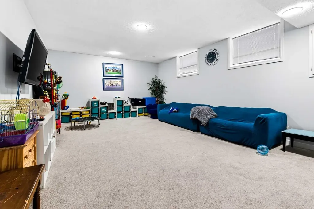 876 Shawnee Drive SW Calgary AB T2Y 1X3