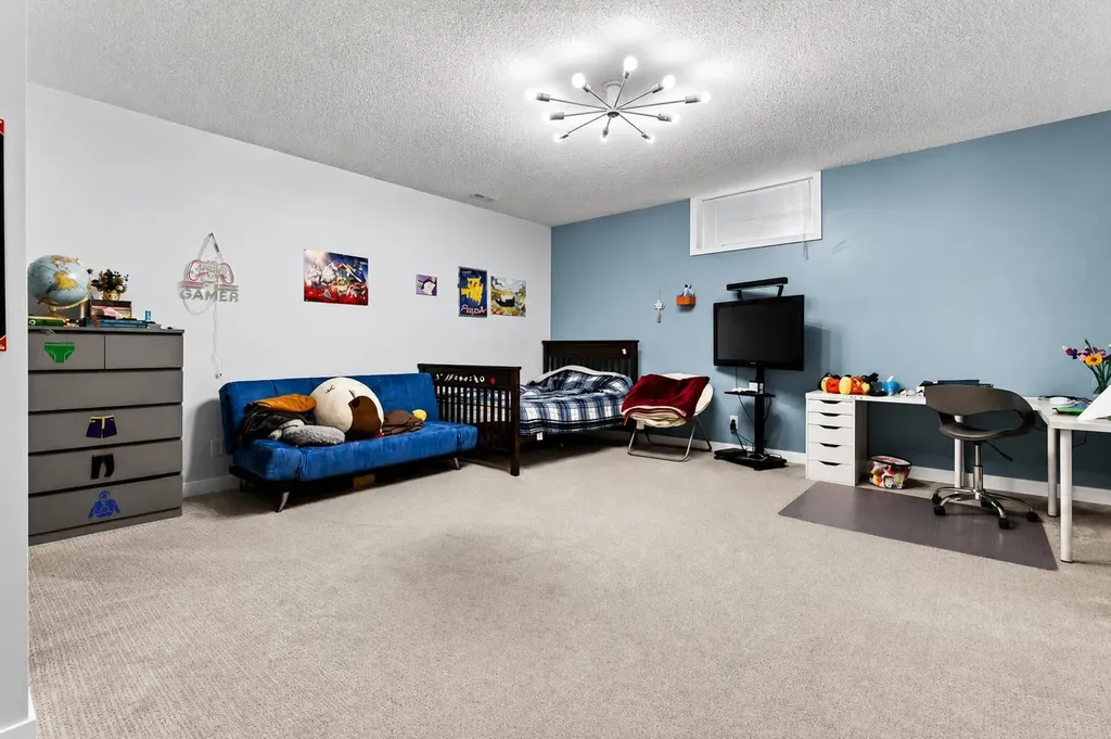 876 Shawnee Drive SW Calgary AB T2Y 1X3