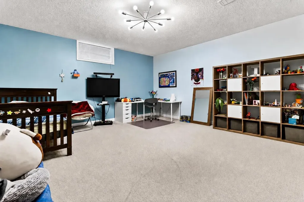 876 Shawnee Drive SW Calgary AB T2Y 1X3