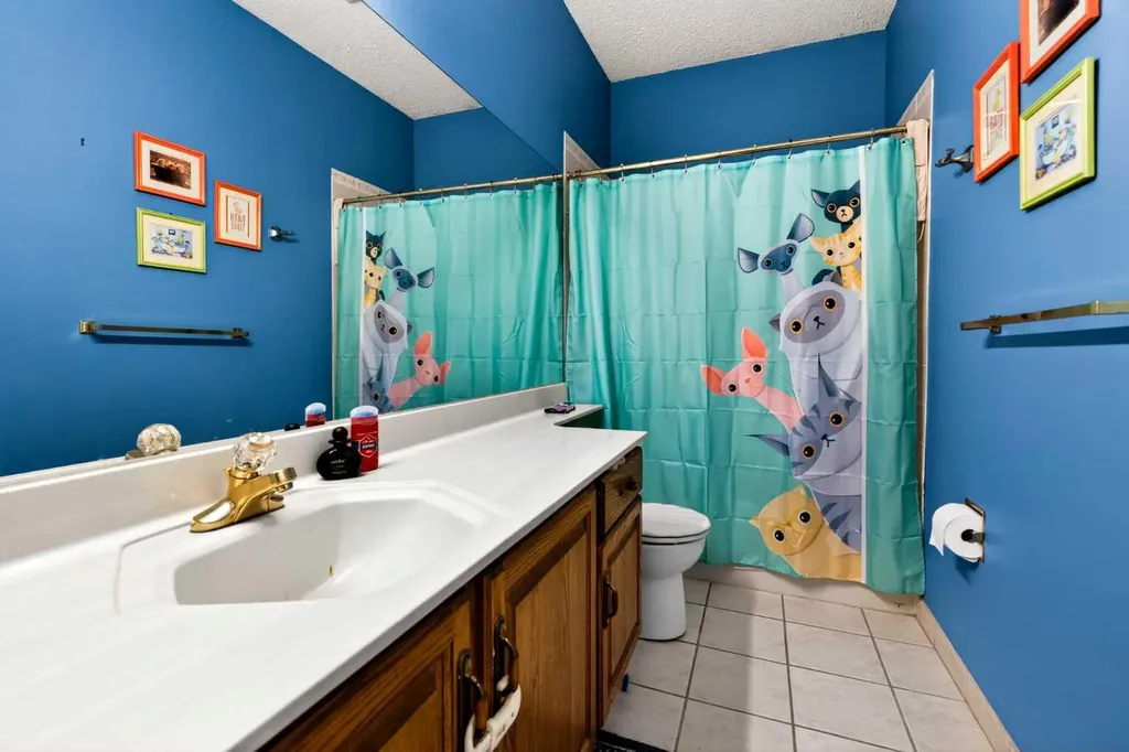 876 Shawnee Drive SW Calgary AB T2Y 1X3