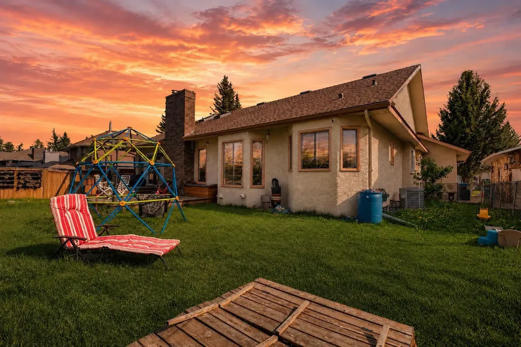 876 Shawnee Drive SW Calgary AB T2Y 1X3