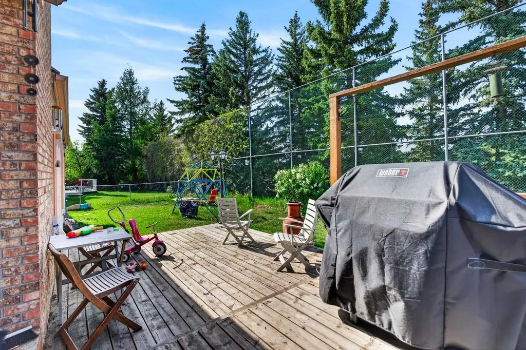 876 Shawnee Drive SW Calgary AB T2Y 1X3