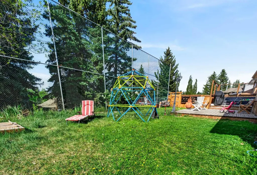 876 Shawnee Drive SW Calgary AB T2Y 1X3