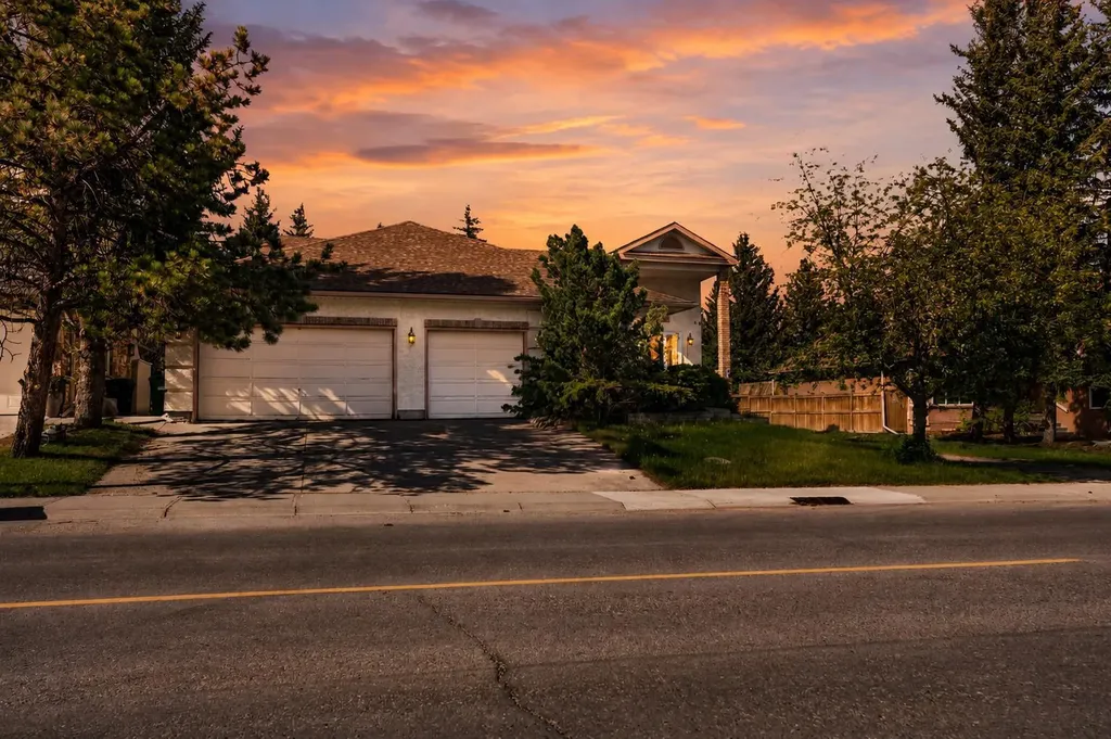 876 Shawnee Drive SW Calgary AB T2Y 1X3