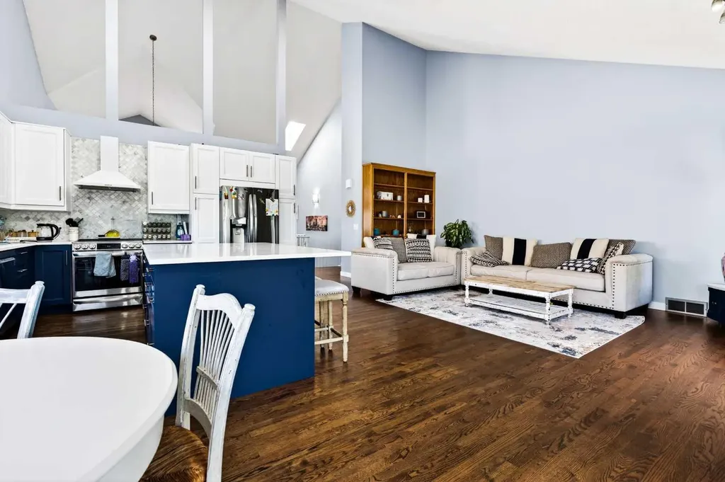 876 Shawnee Drive SW Calgary AB T2Y 1X3