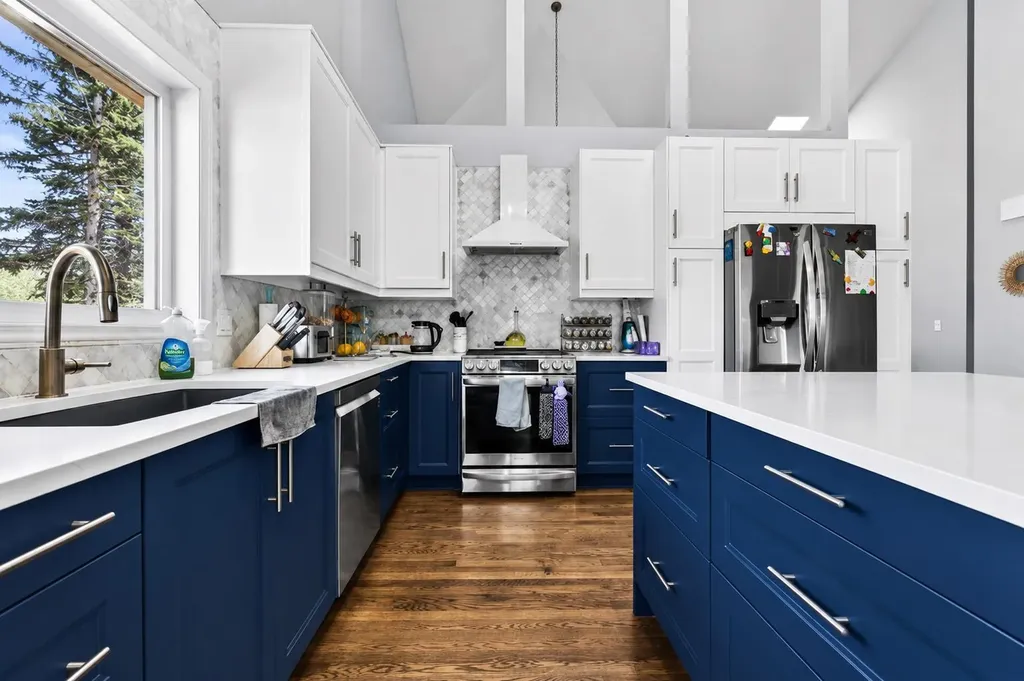 876 Shawnee Drive SW Calgary AB T2Y 1X3