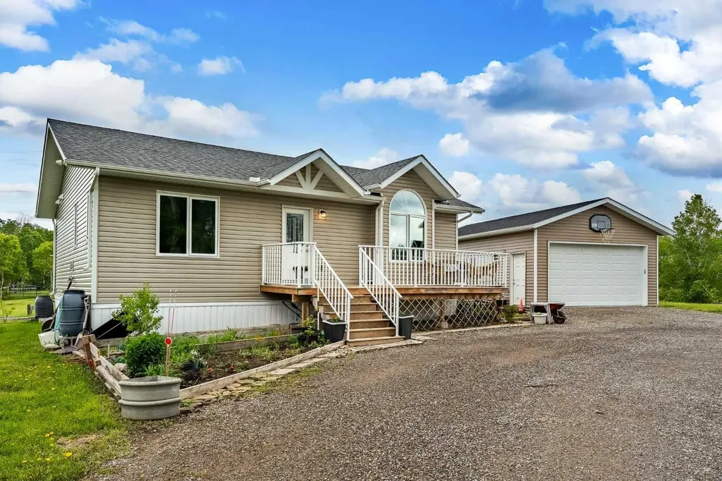 209033 Plummers Road W Rural Foothills County AB T1S 3H7