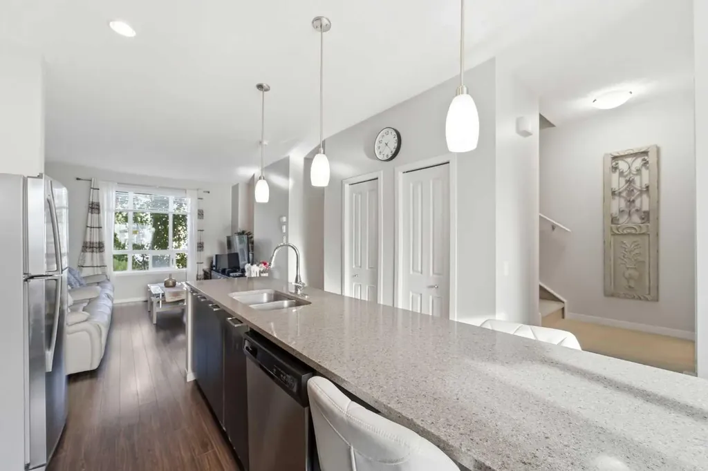 131 Copperpond Row SE Calgary AB T2Z 1H3