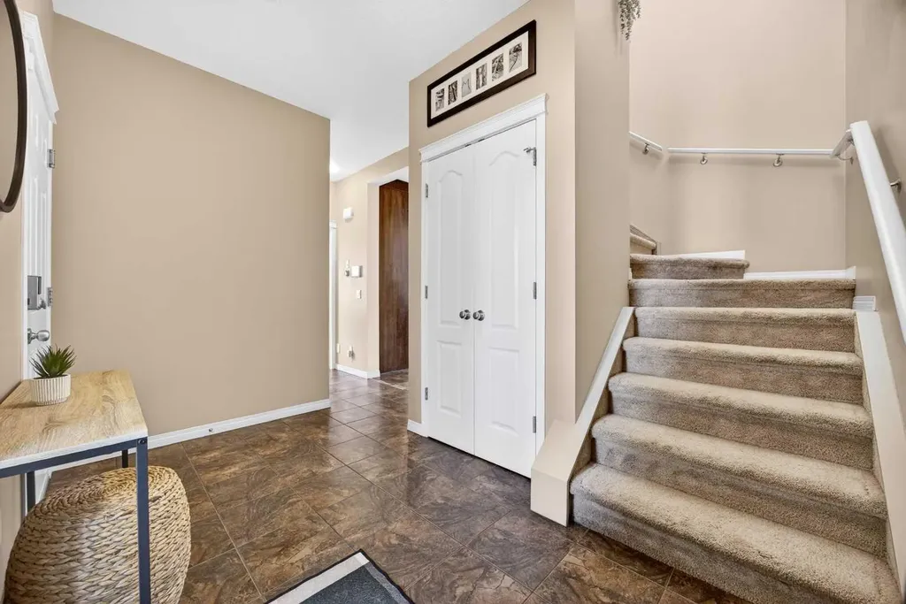 603 600 Carriage Lane Place Carstairs AB T0M 0N0