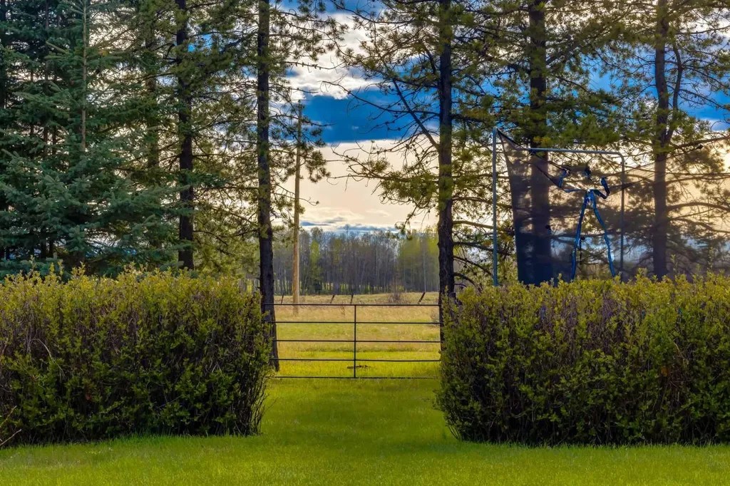 4 West Meadows Estates Road Rural Rocky View County AB T3Z 1M5