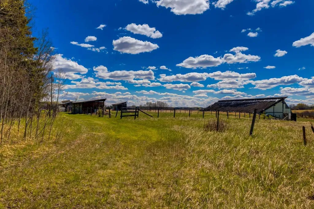 4 West Meadows Estates Road Rural Rocky View County AB T3Z 1M5