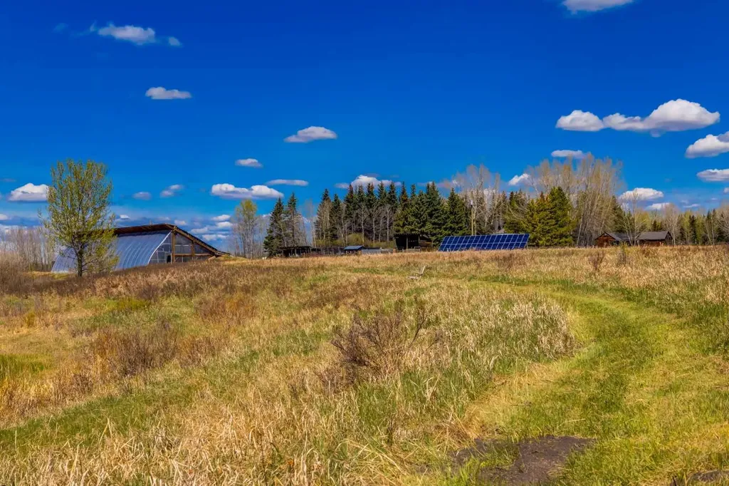 4 West Meadows Estates Road Rural Rocky View County AB T3Z 1M5