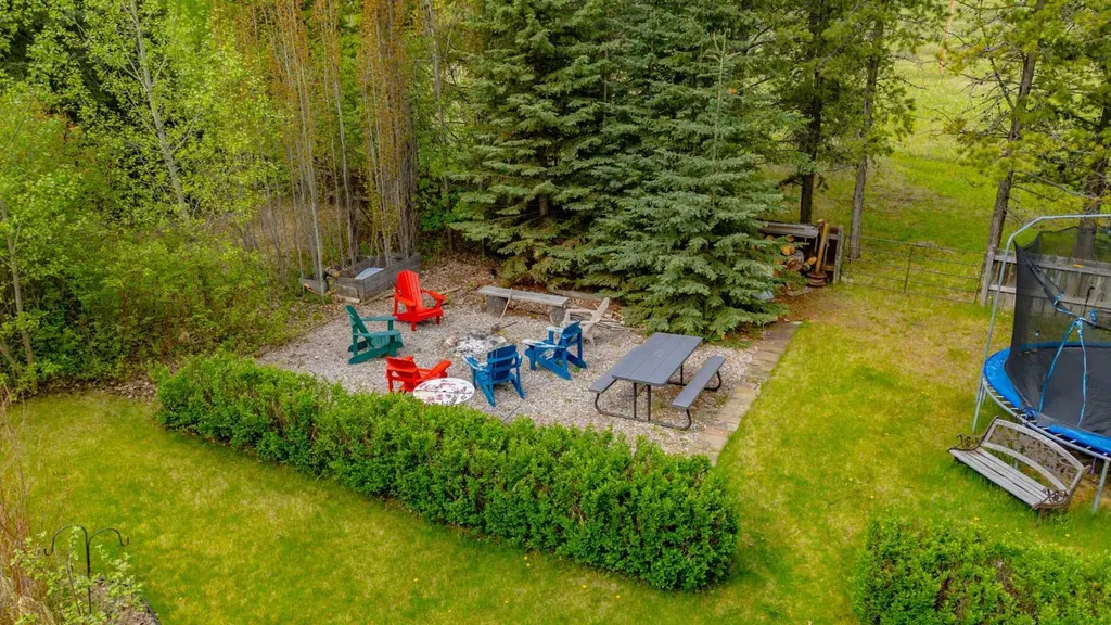 4 West Meadows Estates Road Rural Rocky View County AB T3Z 1M5
