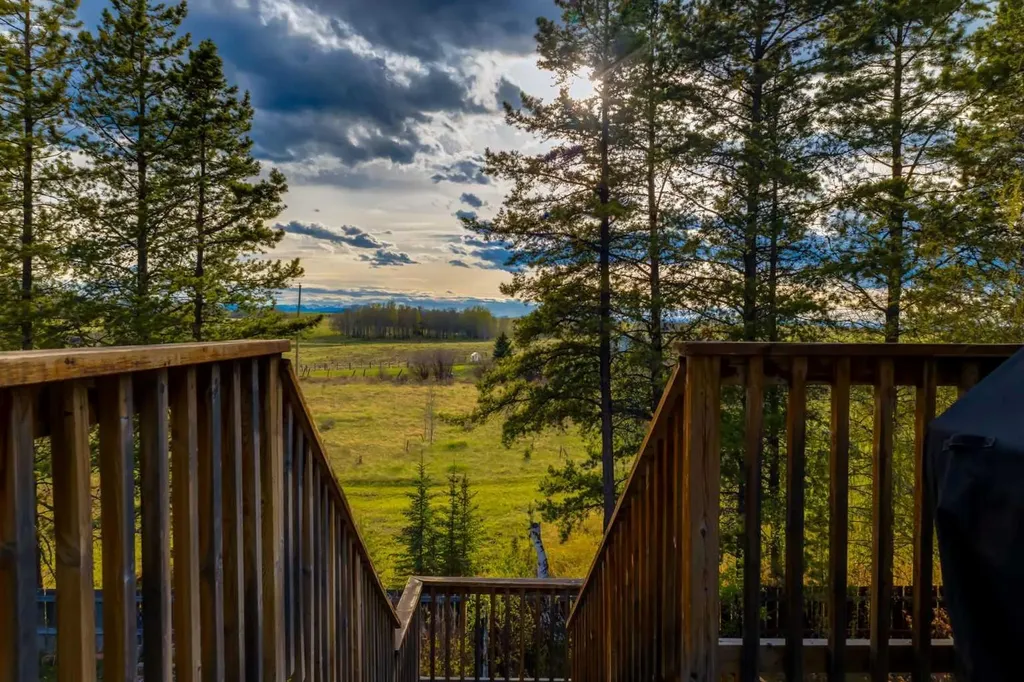 4 West Meadows Estates Road Rural Rocky View County AB T3Z 1M5