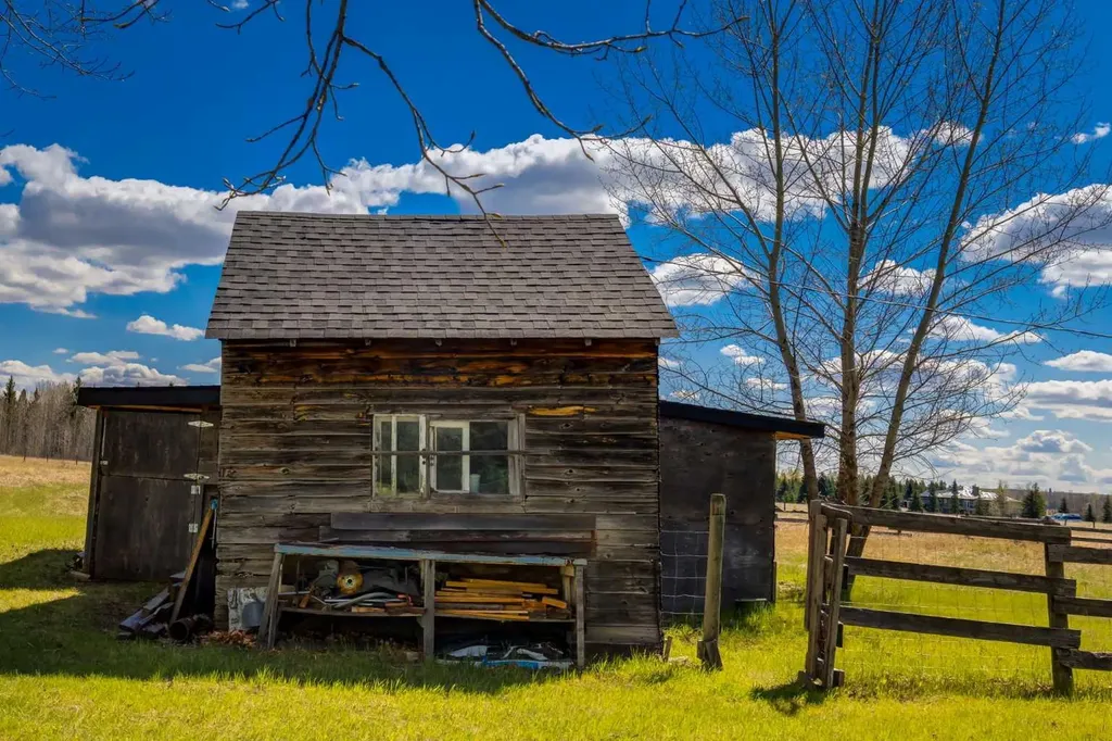 4 West Meadows Estates Road Rural Rocky View County AB T3Z 1M5