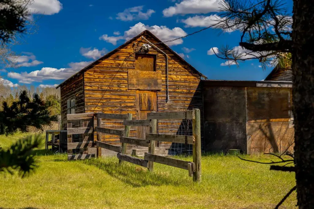 4 West Meadows Estates Road Rural Rocky View County AB T3Z 1M5