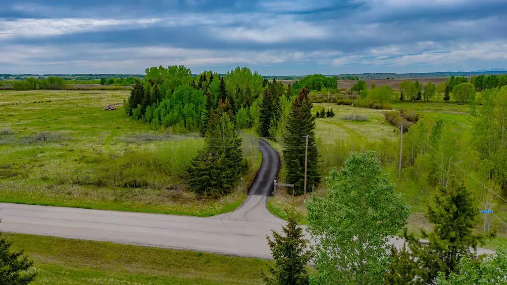 4 West Meadows Estates Road Rural Rocky View County AB T3Z 1M5