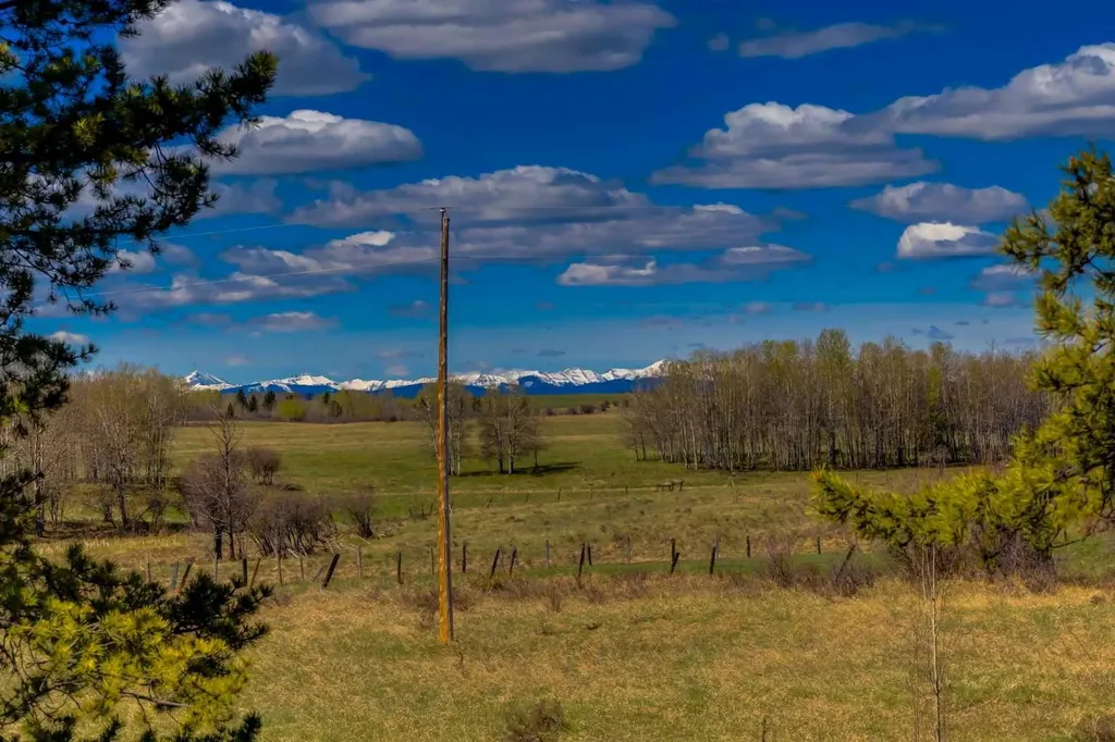 4 West Meadows Estates Road Rural Rocky View County AB T3Z 1M5