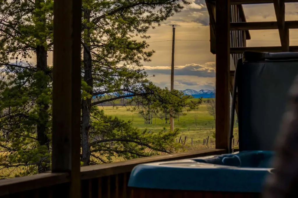 4 West Meadows Estates Road Rural Rocky View County AB T3Z 1M5