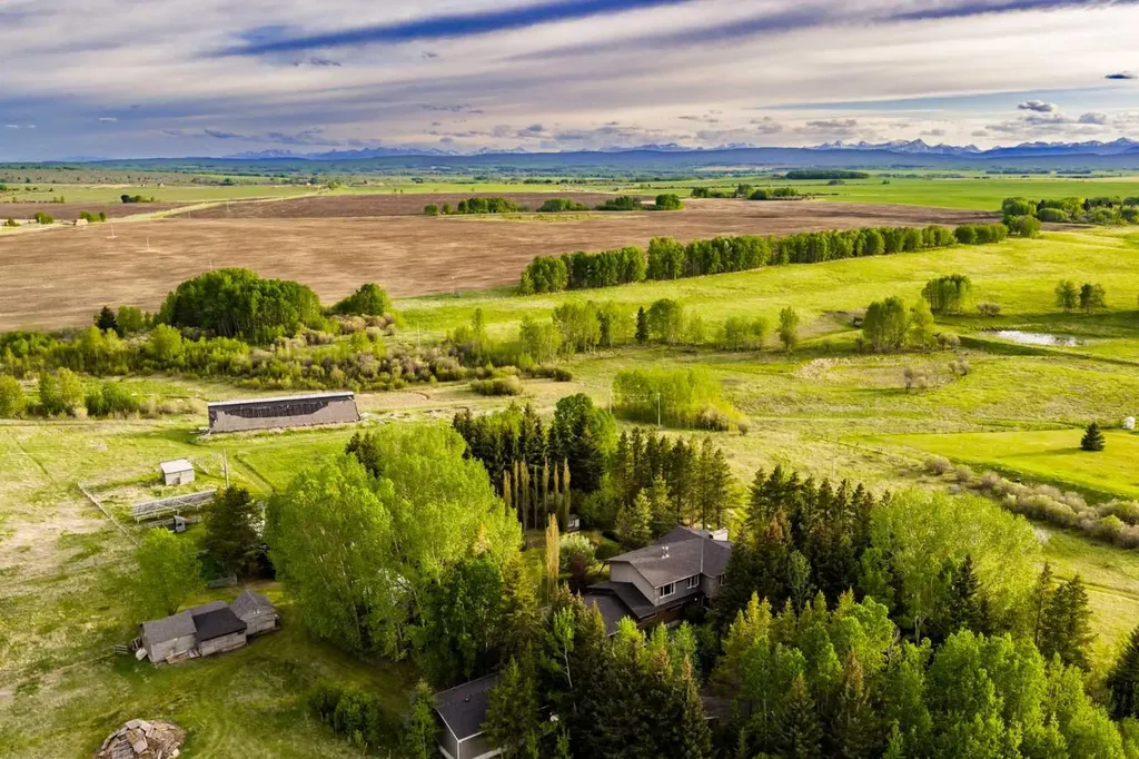 4 West Meadows Estates Road Rural Rocky View County AB T3Z 1M5