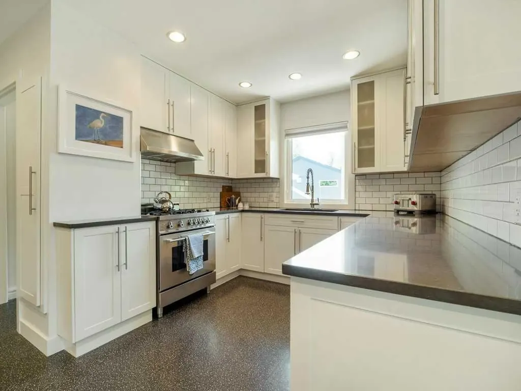 1118 14 Street S Lethbridge AB T1K 1T8