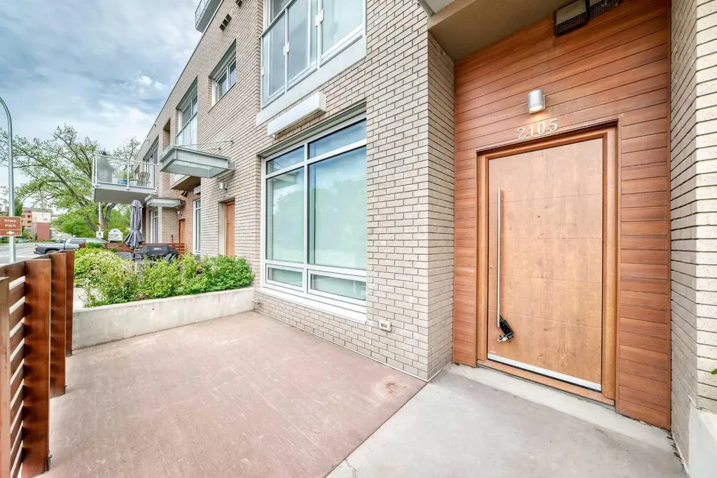 1234 5 Avenue NW Calgary AB T2N 0R9