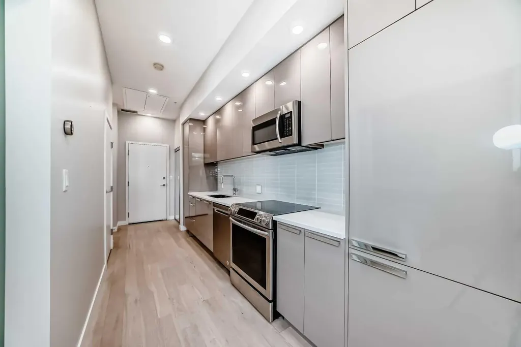 1234 5 Avenue NW Calgary AB T2N 0R9