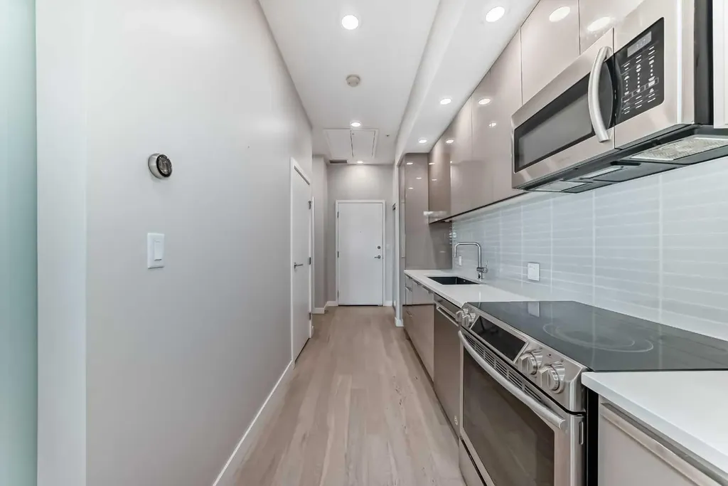1234 5 Avenue NW Calgary AB T2N 0R9