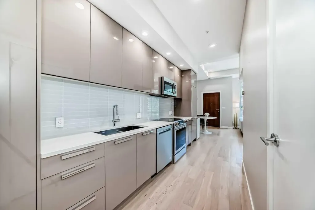 1234 5 Avenue NW Calgary AB T2N 0R9
