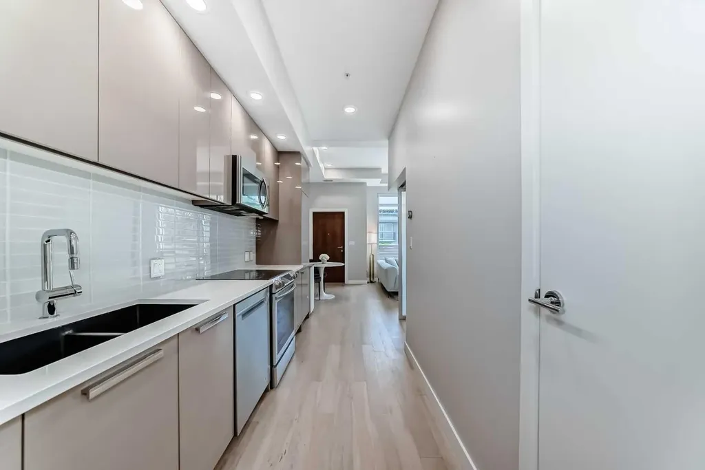 1234 5 Avenue NW Calgary AB T2N 0R9
