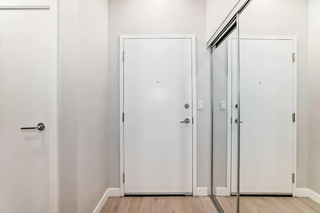 1234 5 Avenue NW Calgary AB T2N 0R9