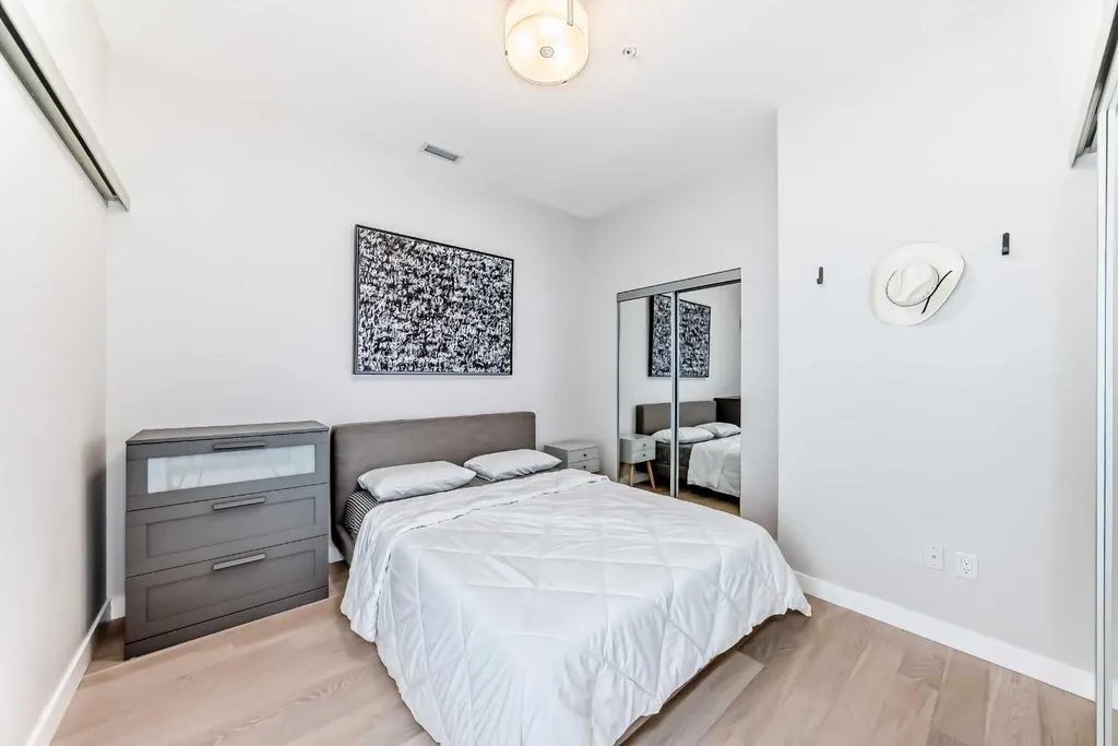 1234 5 Avenue NW Calgary AB T2N 0R9