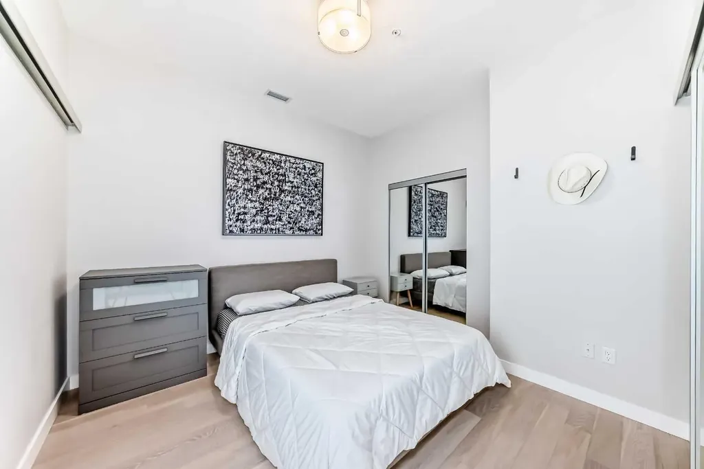 1234 5 Avenue NW Calgary AB T2N 0R9