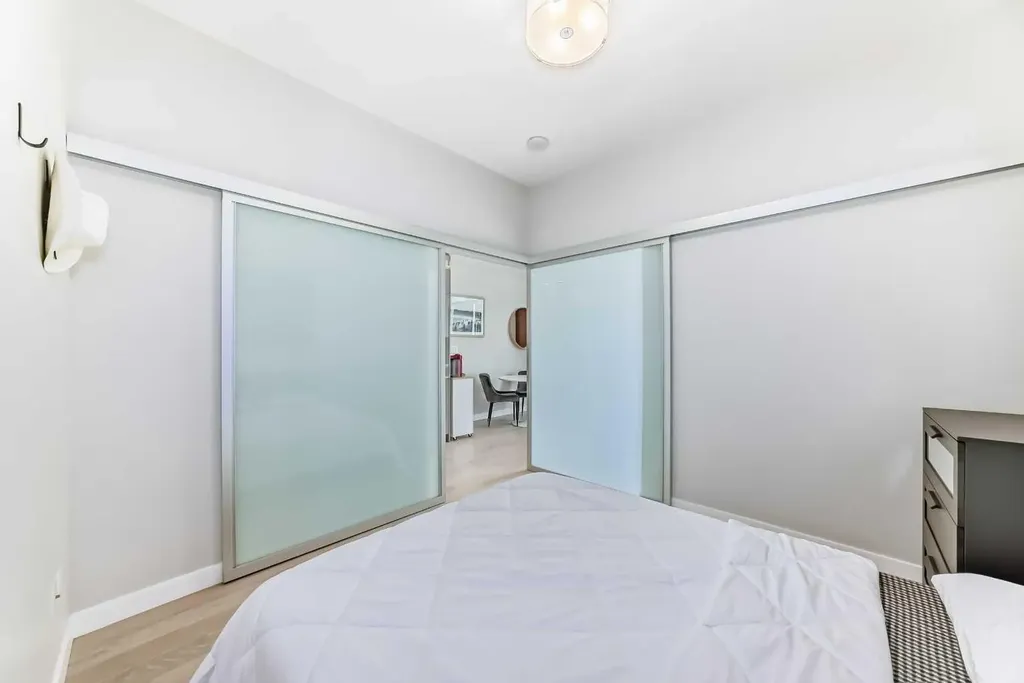 1234 5 Avenue NW Calgary AB T2N 0R9