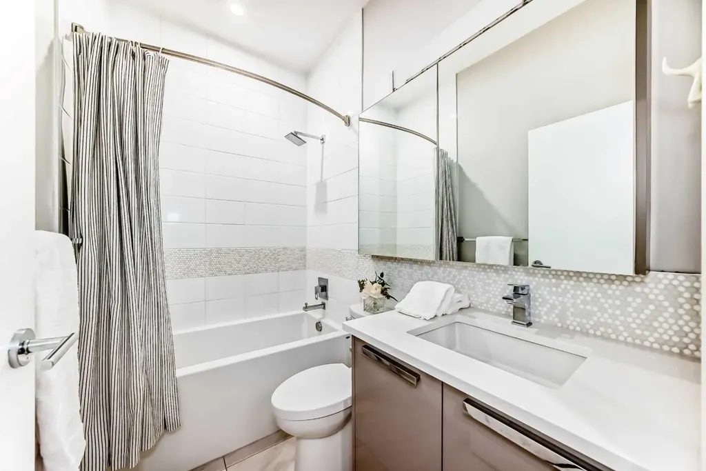 1234 5 Avenue NW Calgary AB T2N 0R9