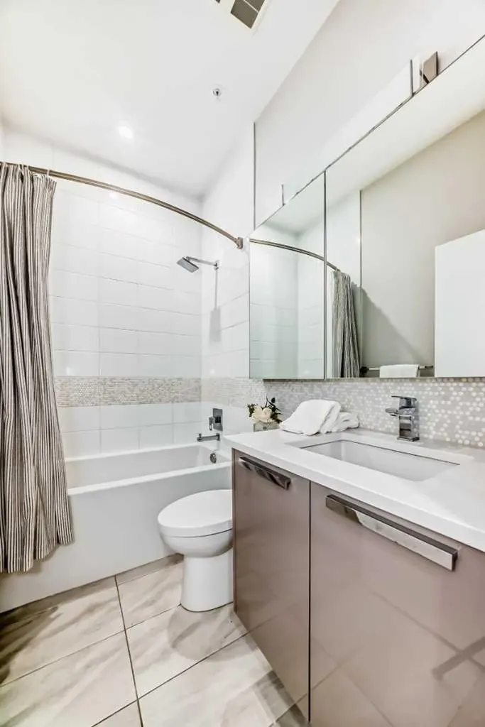 1234 5 Avenue NW Calgary AB T2N 0R9