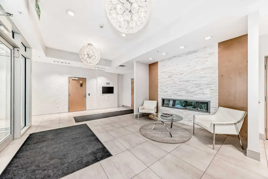 1234 5 Avenue NW Calgary AB T2N 0R9