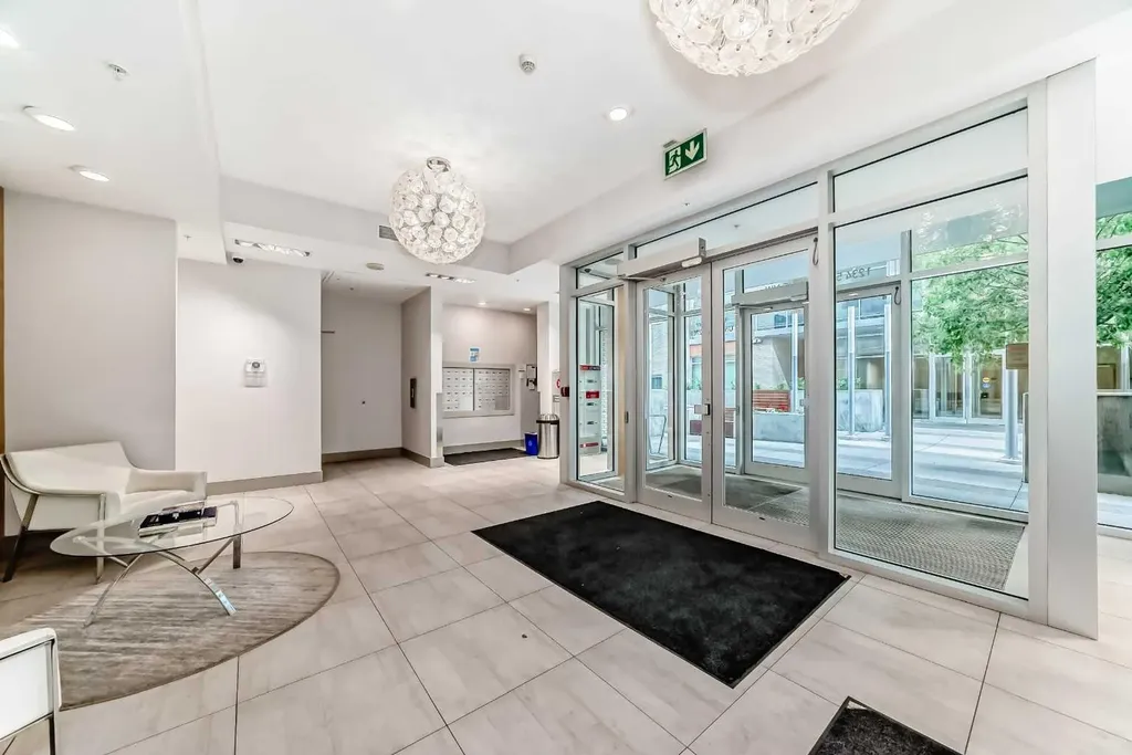 1234 5 Avenue NW Calgary AB T2N 0R9
