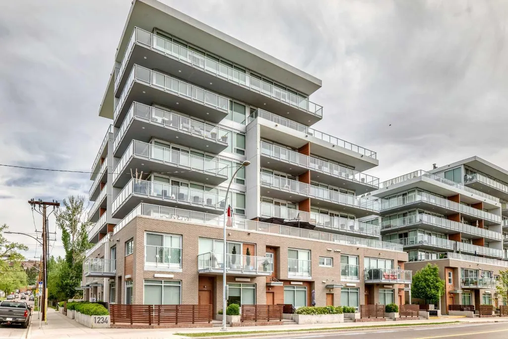 1234 5 Avenue NW Calgary AB T2N 0R9