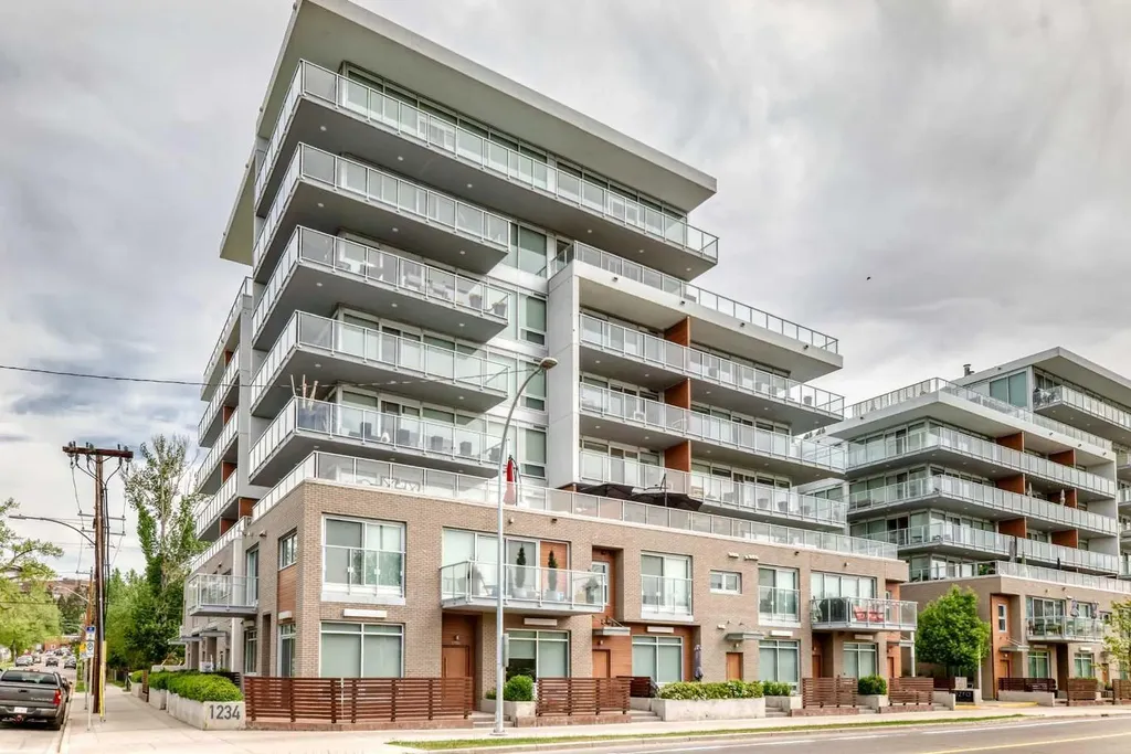 1234 5 Avenue NW Calgary AB T2N 0R9
