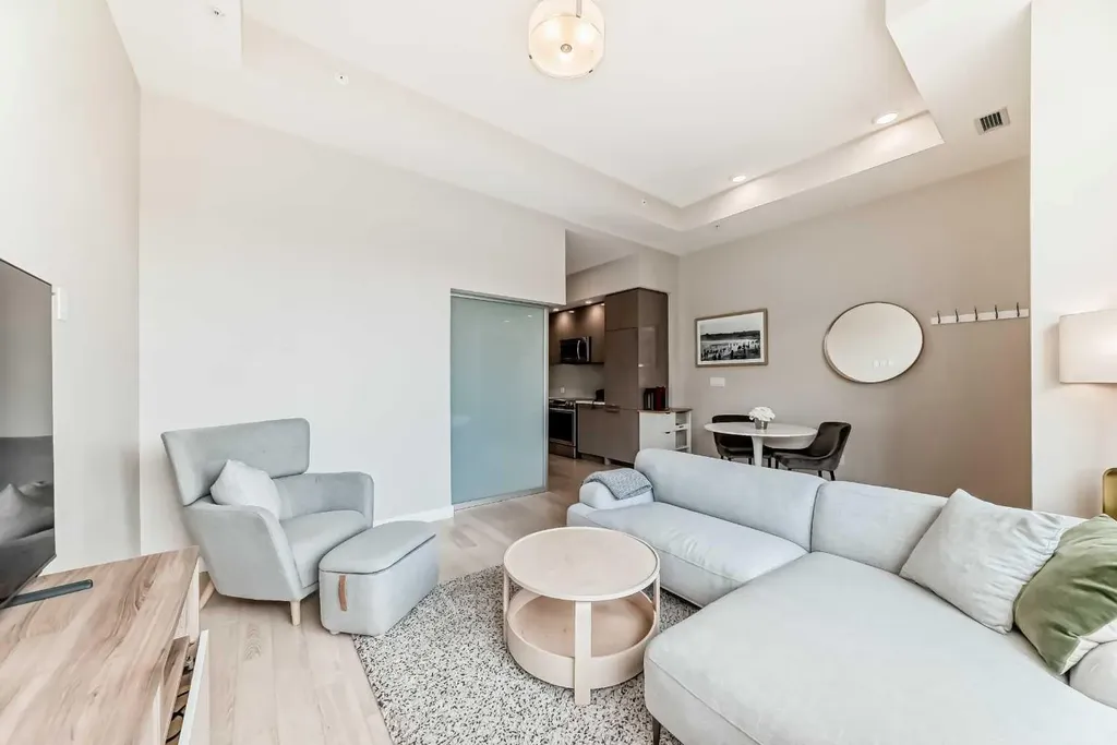 1234 5 Avenue NW Calgary AB T2N 0R9