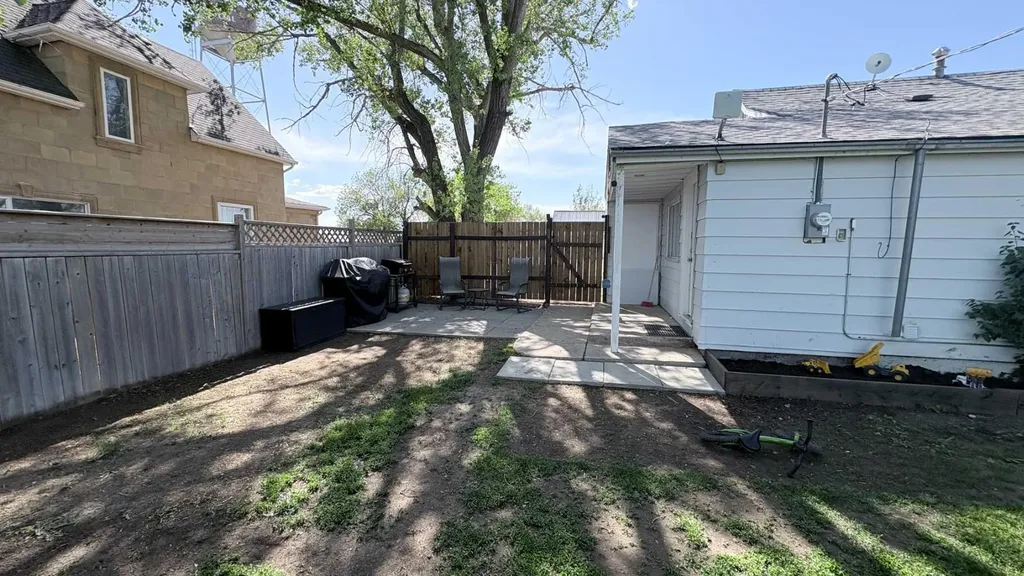 518 3 Street W Bow Island AB T0K 0G0