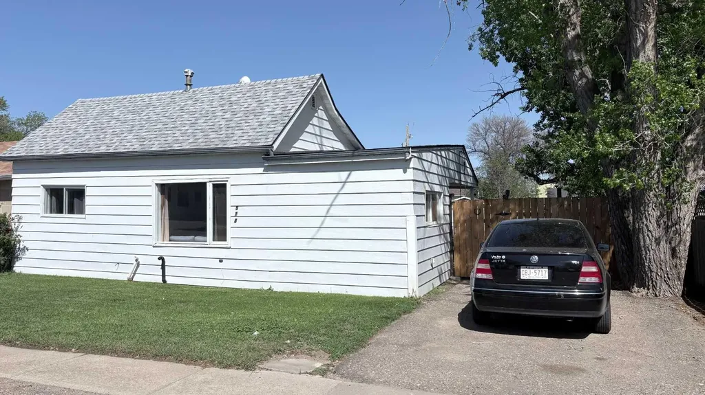 518 3 Street W Bow Island AB T0K 0G0