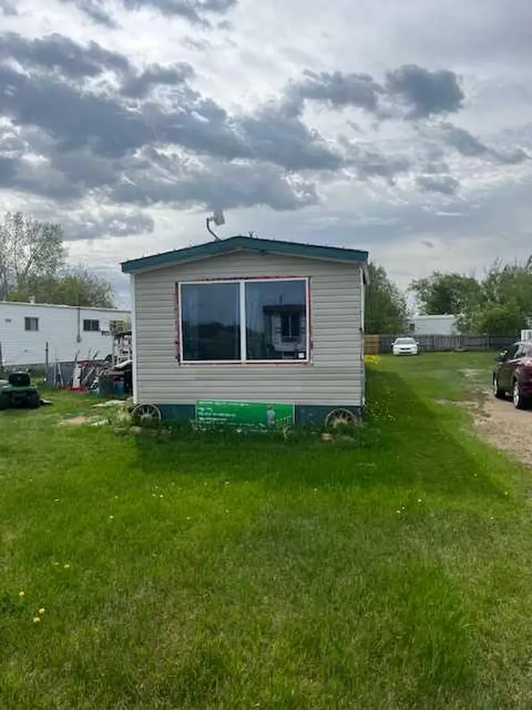 4445 Park Crescent Coronation AB T0C1C0
