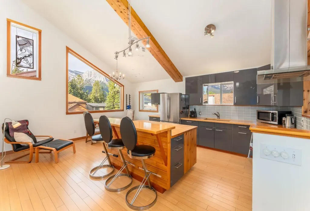 132 Settler Way Canmore AB T1W 1E2