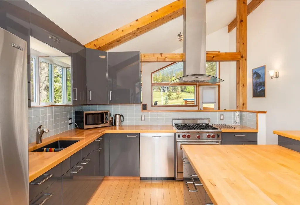 132 Settler Way Canmore AB T1W 1E2