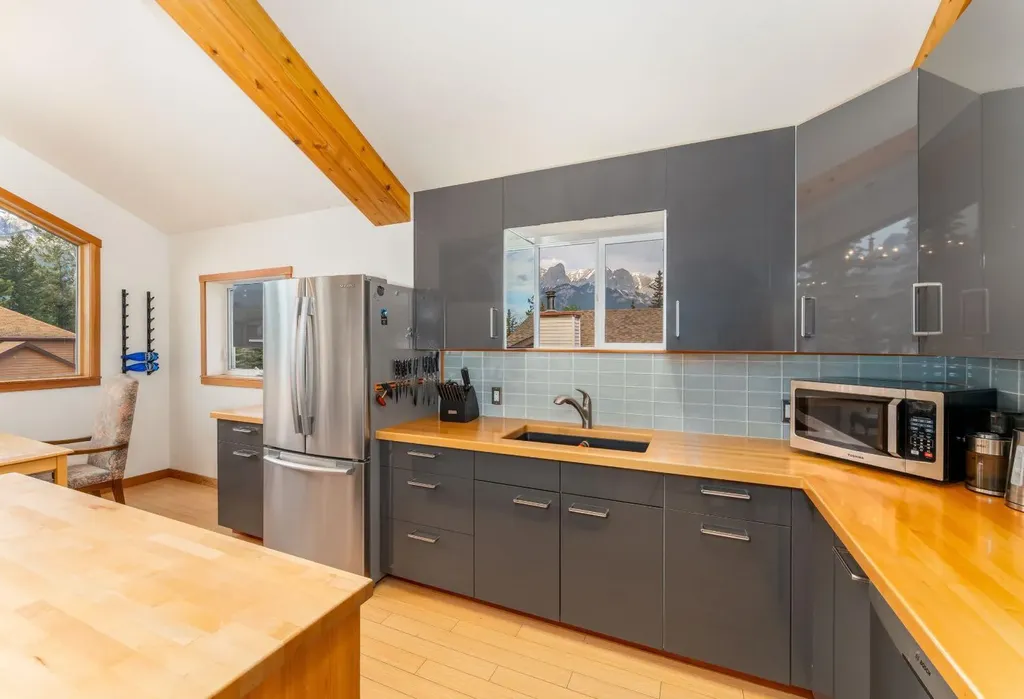 132 Settler Way Canmore AB T1W 1E2